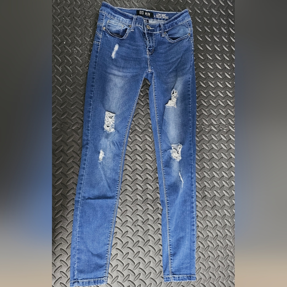 (SOLD)Low rise distressed jeans